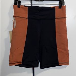 Aritzia Wilfred Free color block bike shorts szL